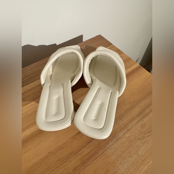 VINCE Ceil Leather Mule Sandals White Size 9 EU 40 Kitten Heel EUC - Picture 6 of 9